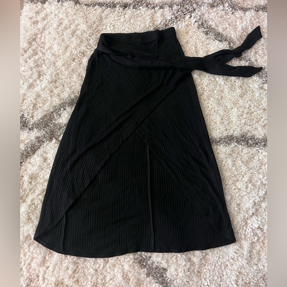 Reformation Aruba Black Ribbed Wrap Skirt size Small - Picture 4 of 11